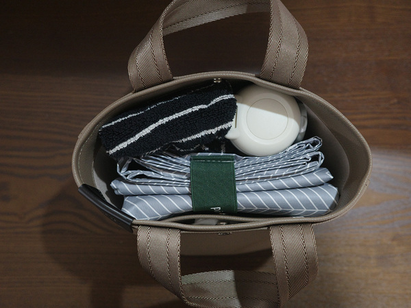 お出掛けシーズンにオススメ！「ちょうどいい」が詰まったヘリンボーン柄レジャーシート[PR]