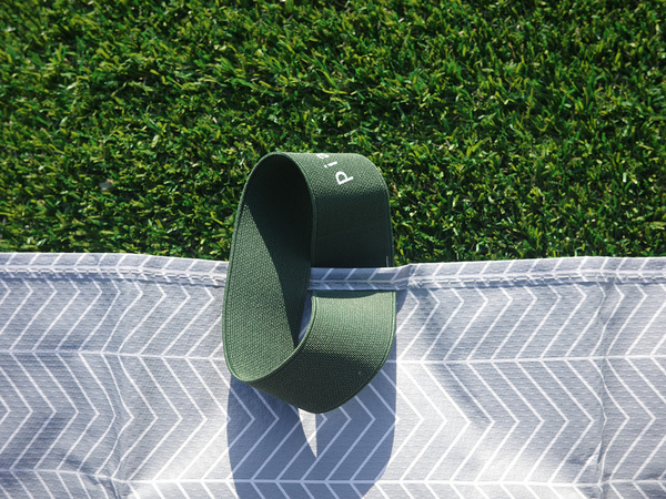 お出掛けシーズンにオススメ！「ちょうどいい」が詰まったヘリンボーン柄レジャーシート[PR]