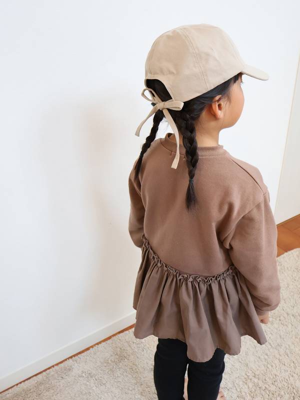 春から始めるキッズの日焼け対策。今年は、後ろ姿が盛れる「リボンキャップ」に決まり。[PR]