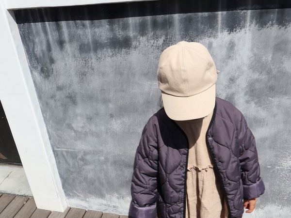 春から始めるキッズの日焼け対策。今年は、後ろ姿が盛れる「リボンキャップ」に決まり。[PR]