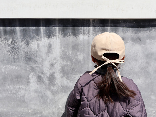 春から始めるキッズの日焼け対策。今年は、後ろ姿が盛れる「リボンキャップ」に決まり。[PR]