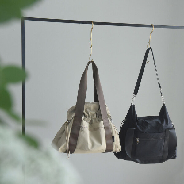 「軽量旅バッグ」がトランスフォーム！？日帰り～飛行機旅行まで、旅のあるあるにフィット[PR]