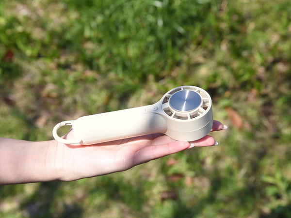 進化系ハンディファン続々！冷却プレートや暑さ指数アラート付きも登場