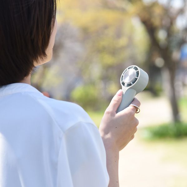 進化系ハンディファン続々！冷却プレートや暑さ指数アラート付きも登場