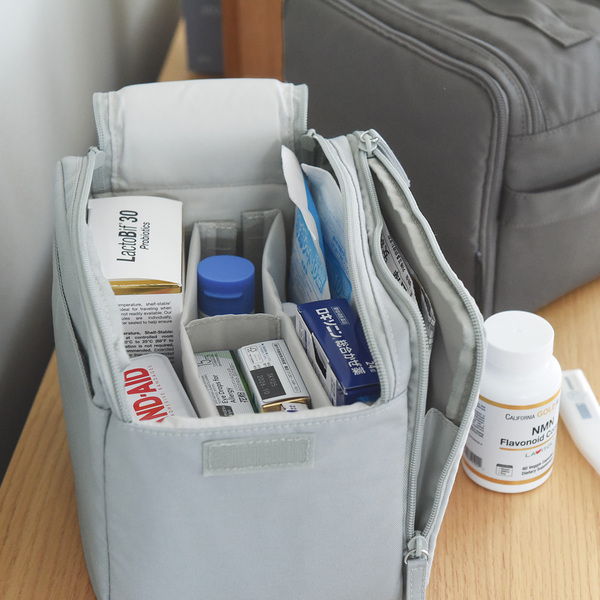 薬も湿布も一目瞭然！の「救急箱」。しんどい時こそ頼りになるNEWモデルが誕生しました。[PR]