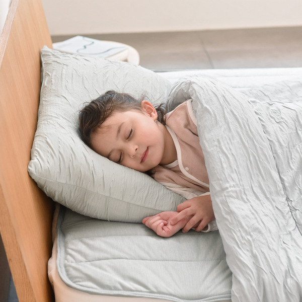 夏の新シリーズ『呼吸する寝具』、ジメジメ湿気を吸ってー吐いてー、蒸れずにサラサラなお目覚め[PR]