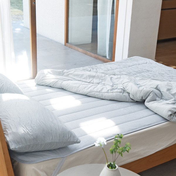 夏の新シリーズ『呼吸する寝具』、ジメジメ湿気を吸ってー吐いてー、蒸れずにサラサラなお目覚め[PR]