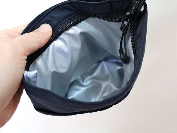 いろんなシーンで”あると便利”な保冷ミニポーチ。ついつい買っちゃうコンビニアイスの持ち歩きにも！[PR]