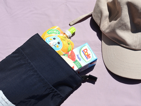 いろんなシーンで”あると便利”な保冷ミニポーチ。ついつい買っちゃうコンビニアイスの持ち歩きにも！[PR]