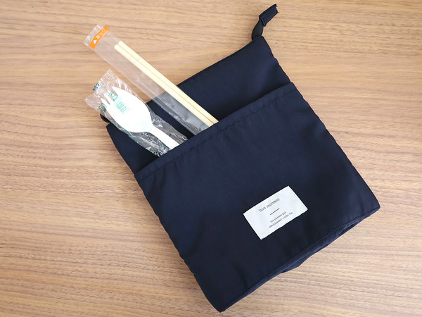 いろんなシーンで”あると便利”な保冷ミニポーチ。ついつい買っちゃうコンビニアイスの持ち歩きにも！[PR]