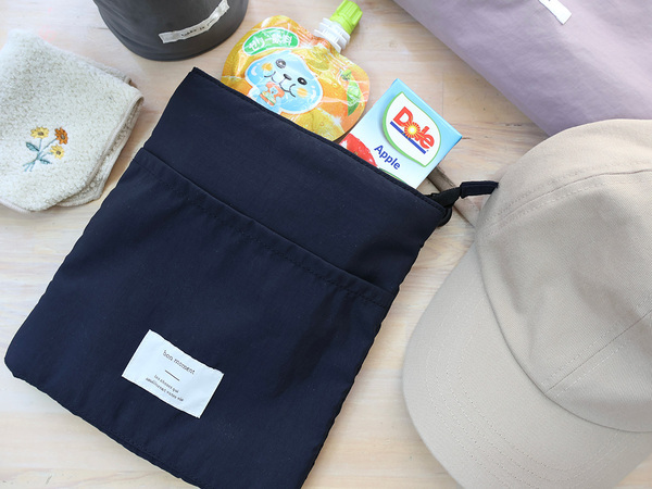 いろんなシーンで”あると便利”な保冷ミニポーチ。ついつい買っちゃうコンビニアイスの持ち歩きにも！[PR]