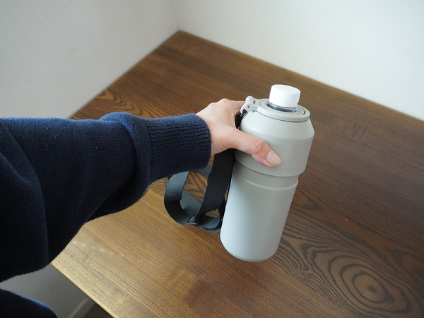 水筒じゃなくて、あえてペットボトルの日に「保冷ペットボトルホルダー」[PR]