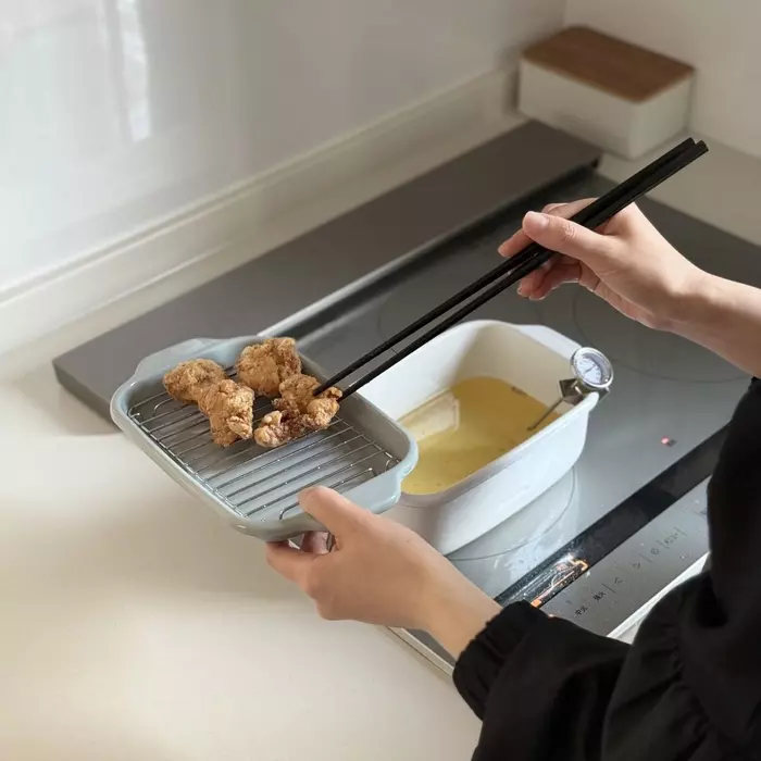 揚げ物を「面倒」と思わなくなった!高評価「四角い天ぷら鍋」の魅力を3名のインスタグラマーさんに聞きました