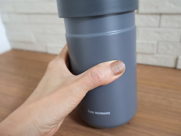 猛暑日でもぬるくならず、冷たさキープ。bon momentの保冷ペットボトルホルダー。[PR]