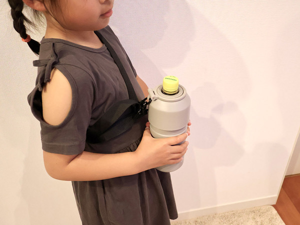 猛暑日でもぬるくならず、冷たさキープ。bon momentの保冷ペットボトルホルダー。[PR]