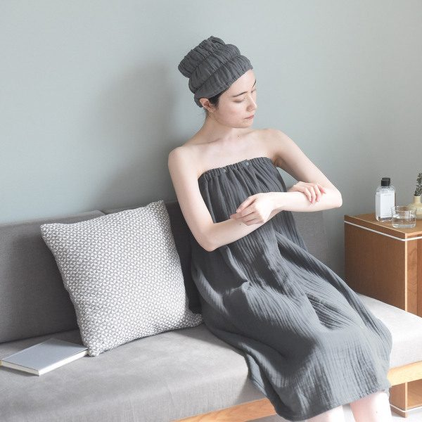 朝の洗顔から日中のレジャー、夜の湯上りまで。1日中さらふわガーゼに包まれる「ヘアターバン」＆「ラップタオル」が新登場！[PR]