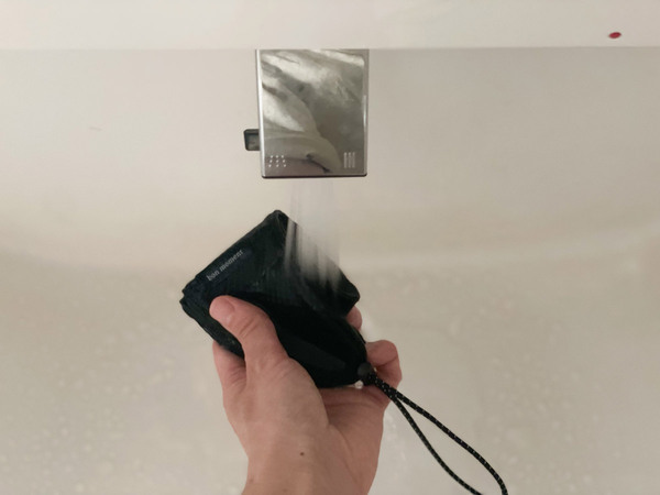 【熱中症対策】濡らすだけでひんやり！ 保冷剤ポケット付きネッククーラー