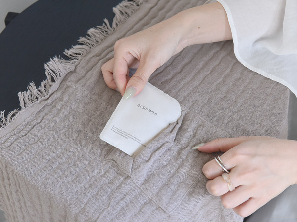 首元ぐっしょり汗に！吸汗性コットン素材の「保冷剤ポケット付きストール」で夏の汗っかき＆日焼け対策[PR]