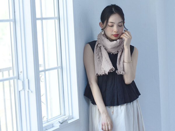 首元ぐっしょり汗に！吸汗性コットン素材の「保冷剤ポケット付きストール」で夏の汗っかき＆日焼け対策[PR]