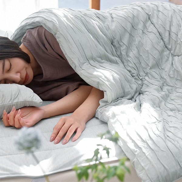 「2025今夏ベストな寝具はどれ？」冷感値だけじゃない、担当歴8年のバイヤーに聞いた3タイプの選び方[PR]