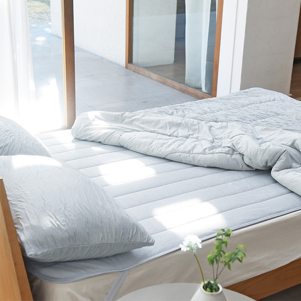 「2025今夏ベストな寝具はどれ？」冷感値だけじゃない、担当歴8年のバイヤーに聞いた3タイプの選び方[PR]