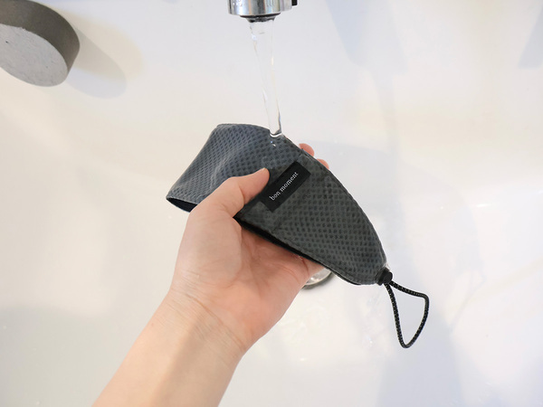 小学生の登下校時の暑さ対策にも。水で濡らすだけでひんやりが続く「bon momentのネッククーラー」[PR]