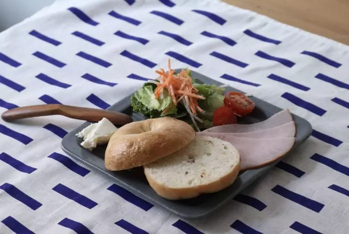 「パン専用なんて贅沢じゃない?」そんなスタッフも心変わりしたトースト皿の実力とは!スタッフ3名の使用レポをお届け