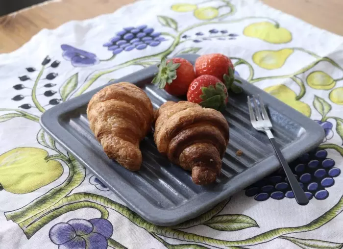 「パン専用なんて贅沢じゃない?」そんなスタッフも心変わりしたトースト皿の実力とは!スタッフ3名の使用レポをお届け