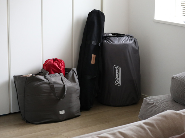 布団が入るだけじゃない！育児からレジャーまで、スタッフの「ビッグトート」愛用シーンとは？[PR]