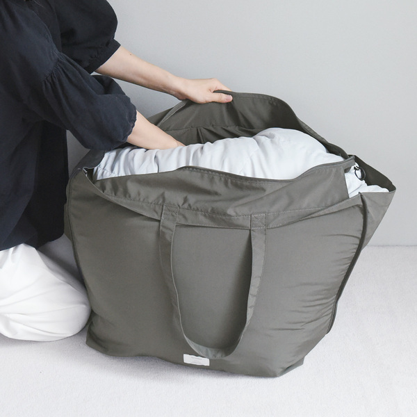 布団が入るだけじゃない！育児からレジャーまで、スタッフの「ビッグトート」愛用シーンとは？[PR]