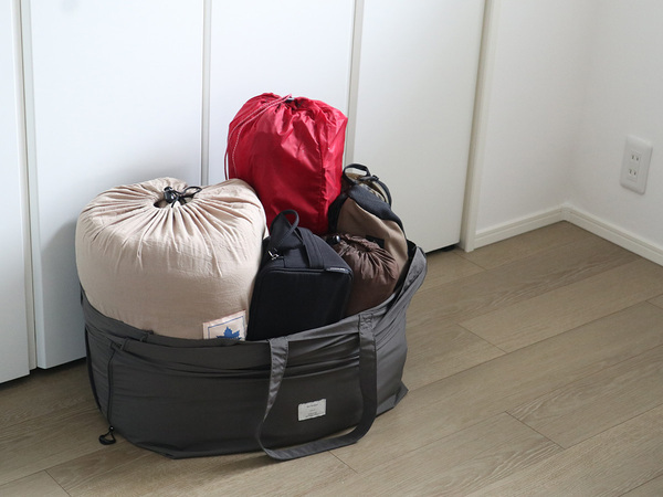 布団が入るだけじゃない！育児からレジャーまで、スタッフの「ビッグトート」愛用シーンとは？[PR]