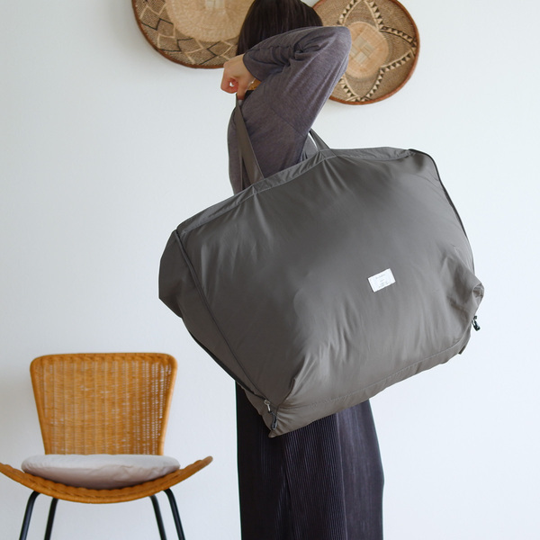 布団が入るだけじゃない！育児からレジャーまで、スタッフの「ビッグトート」愛用シーンとは？[PR]