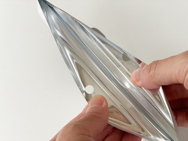 「においが漏れないサニタリーゴミ袋」に頼って、憂鬱な生理の日を乗り越えよう[PR]