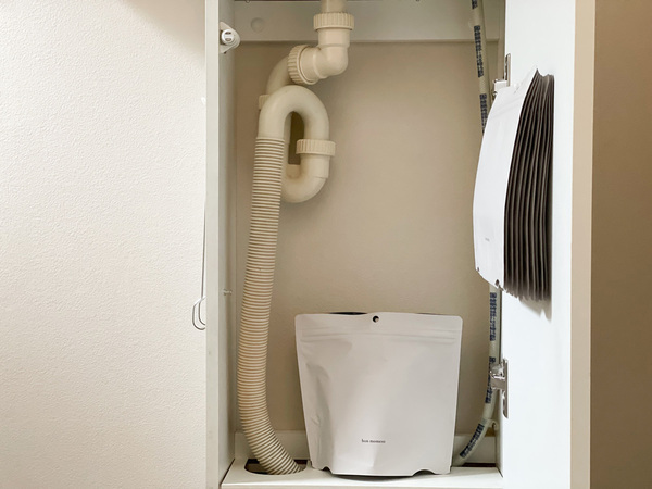 「においが漏れないサニタリーゴミ袋」に頼って、憂鬱な生理の日を乗り越えよう[PR]