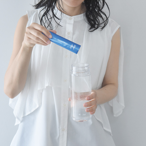 暑さピンチに！水にサラッと溶かして飲める「熱中症対策」お守りパウダー[PR]