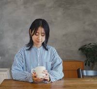 使用しないときは5cmとコンパクトに！リビングに馴染む、大容量の「折りたためるランドリーバスケット」[PR]