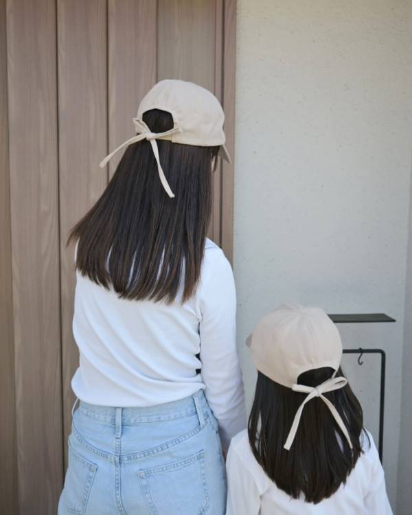 今こそ「キャップ」！姉妹ママ・仲良し親子の特権、後ろ姿がかわいすぎる、インスタグラマーさんのお揃いレポ[PR]