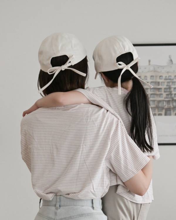 今こそ「キャップ」！姉妹ママ・仲良し親子の特権、後ろ姿がかわいすぎる、インスタグラマーさんのお揃いレポ[PR]