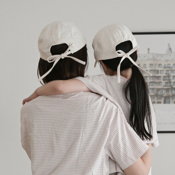 今こそ「キャップ」！姉妹ママ・仲良し親子の特権、後ろ姿がかわいすぎる、インスタグラマーさんのお揃いレポ[PR]