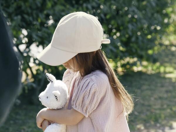 今こそ「キャップ」！姉妹ママ・仲良し親子の特権、後ろ姿がかわいすぎる、インスタグラマーさんのお揃いレポ[PR]