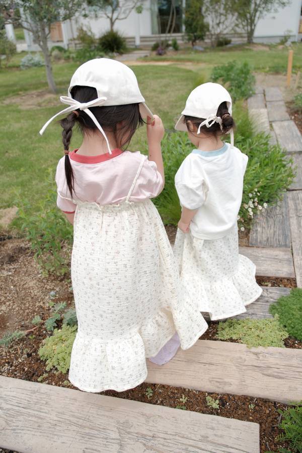 今こそ「キャップ」！姉妹ママ・仲良し親子の特権、後ろ姿がかわいすぎる、インスタグラマーさんのお揃いレポ[PR]