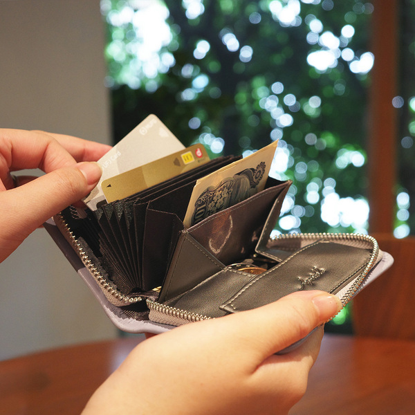 お財布買い換えの「決め手」は？スタッフ3名に聞いた、ラムレザーミニ財布の好きなとこ。[PR]