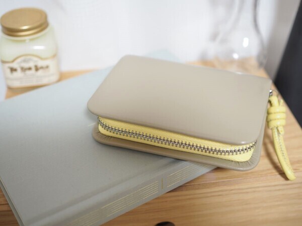 お財布買い換えの「決め手」は？スタッフ3名に聞いた、ラムレザーミニ財布の好きなとこ。[PR]