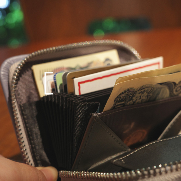 お財布買い換えの「決め手」は？スタッフ3名に聞いた、ラムレザーミニ財布の好きなとこ。[PR]