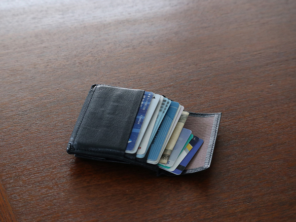 お財布買い換えの「決め手」は？スタッフ3名に聞いた、ラムレザーミニ財布の好きなとこ。[PR]