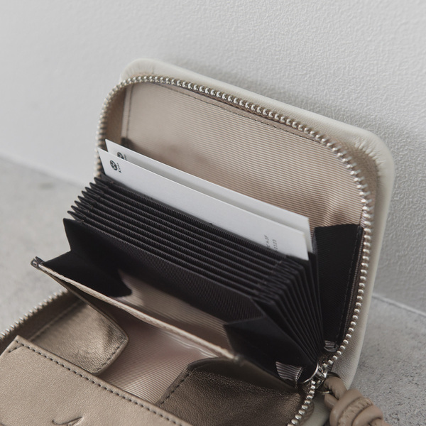 お財布買い換えの「決め手」は？スタッフ3名に聞いた、ラムレザーミニ財布の好きなとこ。[PR]