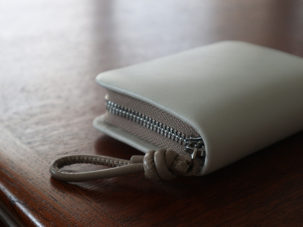 お財布買い換えの「決め手」は？スタッフ3名に聞いた、ラムレザーミニ財布の好きなとこ。[PR]