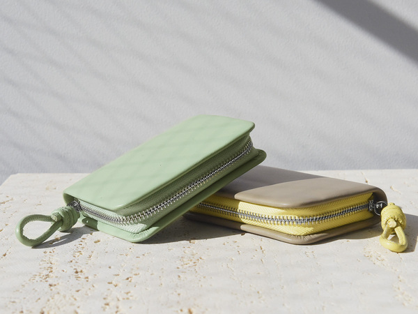 お財布買い換えの「決め手」は？スタッフ3名に聞いた、ラムレザーミニ財布の好きなとこ。[PR]