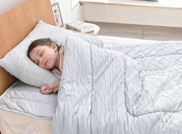 夏のベッドが避暑地に変身！ひんやりサラサラの「呼吸する寝具」でもっと涼しく心地よく【インスタグラマーさんのもの選び】[PR]