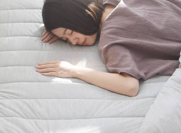 夏のベッドが避暑地に変身！ひんやりサラサラの「呼吸する寝具」でもっと涼しく心地よく【インスタグラマーさんのもの選び】[PR]